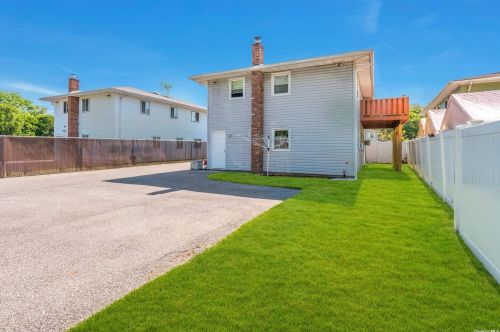 366 Great East Neck Rd, Babylon NY 11704-7616 exterior