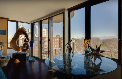 929 Astor St, Milwaukee WI  53202-3420 exterior