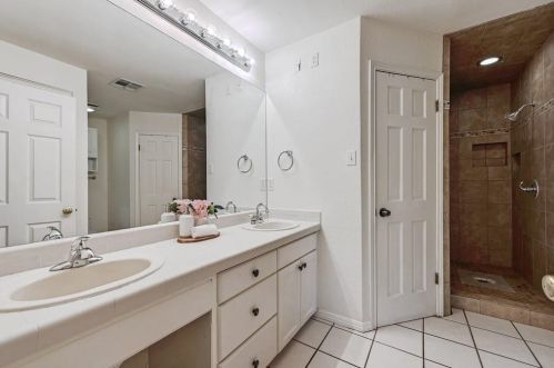 1501 Breezeknoll Cir, Austin TX exterior