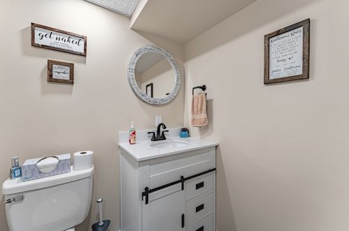 1421 Harris Ave, Pittsburgh PA 15205-3946 exterior