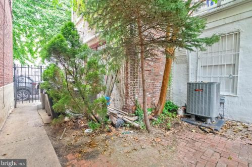 520 4 St, Philadelphia PA 19140-2417 exterior