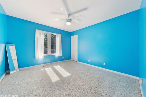 692 Indiana St, Elmhurst IL 60126-1345 exterior