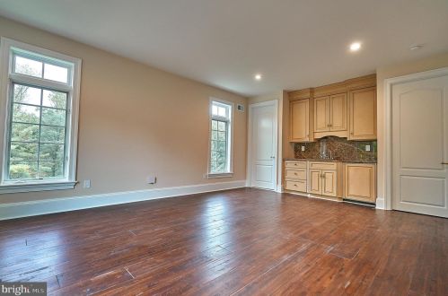 2221 Jefferson Ln, Huntingdon Valley PA 19006-6038 exterior