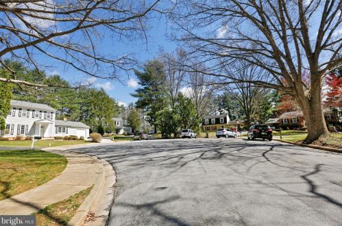 10 Grovepoint Ct, Rockville MD 20854-5505 exterior