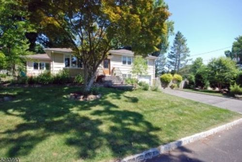 2 Dogwood Ter, Livingston, NJ 07039-3602