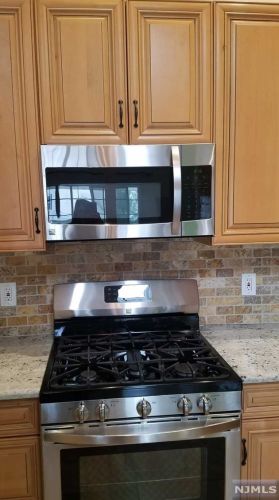 620 Plum Ter, Mahwah NJ  07430-3441 exterior