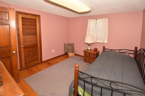 29 Eastgate Ln, Enfield CT 06082-6206 exterior