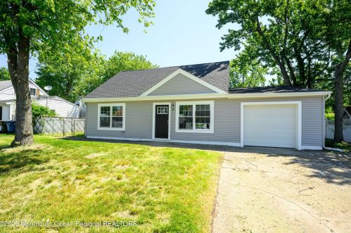 35 Buttonwood Pl, Hazlet NJ  07730-2173 exterior