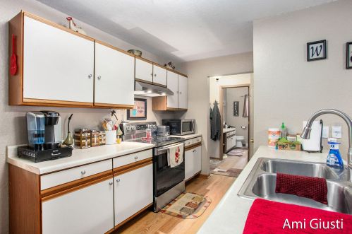 1910 Burton, Grand Rapids MI 49506-4620 exterior