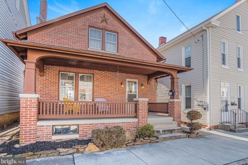 221 Locust St, Hanover PA  17331-2617 exterior