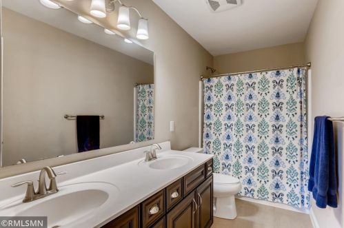 1710 Bluewater Ln, Saint Paul MN 55129-6236 exterior