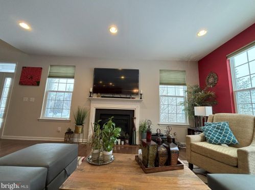 56 Plymouth Dr, Limerick PA  19468-2868 exterior