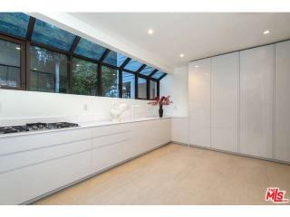 1455 Belfast Dr, Los Angeles CA  90069-1327 exterior