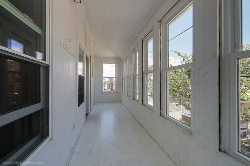 15 Dean Ave, Middletown RI 02840-3406 exterior