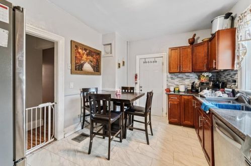 91 Peace St, Providence RI 02907-1550 exterior