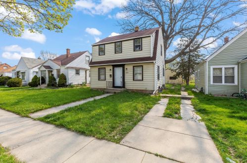 4824 40th St, Milwaukee, WI 53209-5204