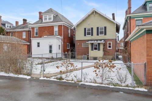 1611 Chislett St, Pittsburgh PA  15206-1312 exterior