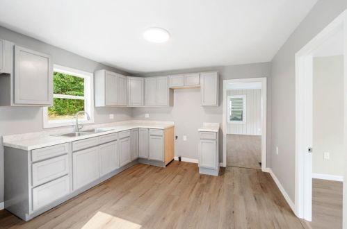 66 Roy Ave, Woonsocket, RI 02895-5955