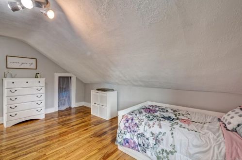 26 Ohear Ave, Enfield CT 06082-3635 exterior