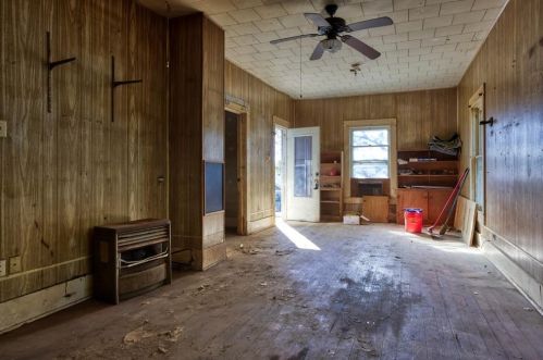 1305 Chestnut St, Denison TX  75020-3429 exterior