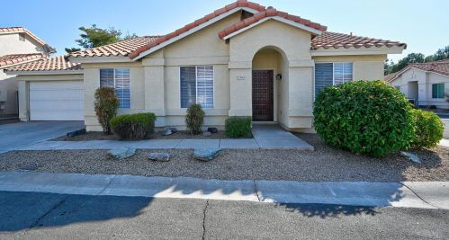 7043 28th Ave, Phoenix AZ  85051-8452 exterior