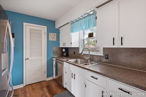 4041 Lester Dr, Grand Rapids MI 49525-1455 exterior