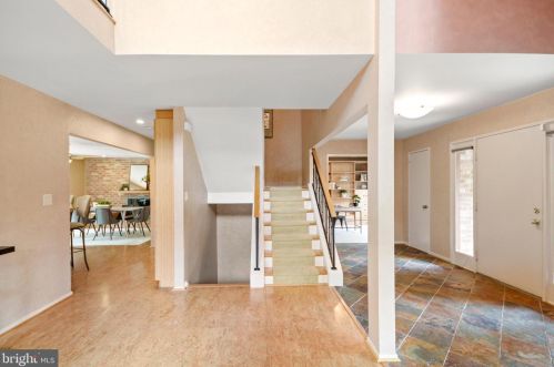 16 Arlive Ct, Rockville MD 20854-2978 exterior