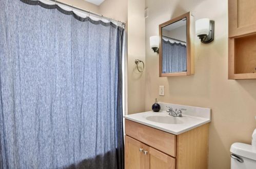 422 Baldwin St, Madison WI 53703-1746 exterior