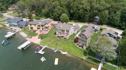 952 Eagle Lk Dr, Kalamazoo MI 49009-8429 exterior