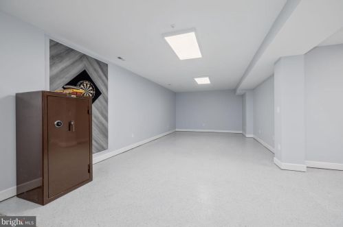 1941 Valleywood Rd, Mc Lean VA  22101-4931 exterior