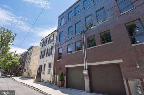 1018 Leithgow St, Philadelphia PA  19123-1421 exterior