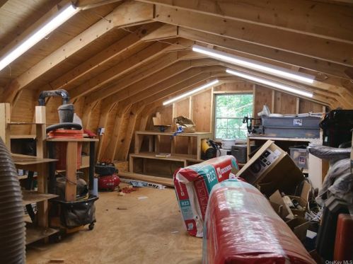 815 Tulip Dr, Valley Cottage NY 10989-2204 exterior