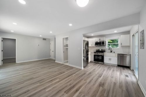 66 Lawrence Dr, Hackettstown NJ 07840-2526 exterior