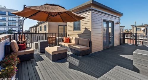 638 Oak St, Chicago IL  60610-7298 exterior