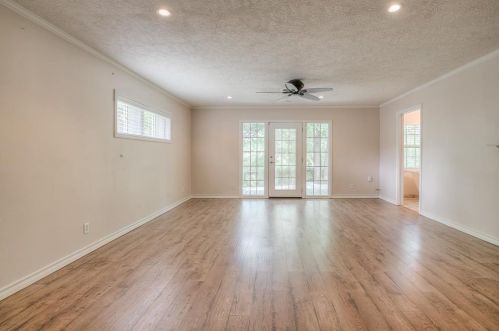 2310 Ave, Huntsville TX 77340-5517 exterior