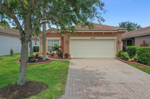 9979 Stonegate Dr, Fort Pierce FL 34987-2423 exterior