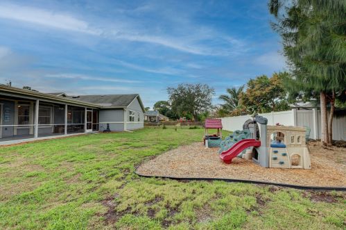 1011 Alexandria Ave, Fort Pierce FL 34953-3401 exterior