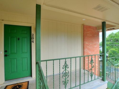 1407 39th 1/2 St, Austin, TX 78756-3932