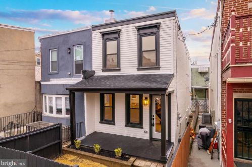 2233 Cedar St, Philadelphia PA  19125-2909 exterior