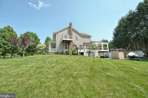 7327 Coventry Dr, Middletown MD 21769-6636 exterior