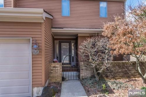 222 Bush Ln, Mahwah, NJ 07430-3225