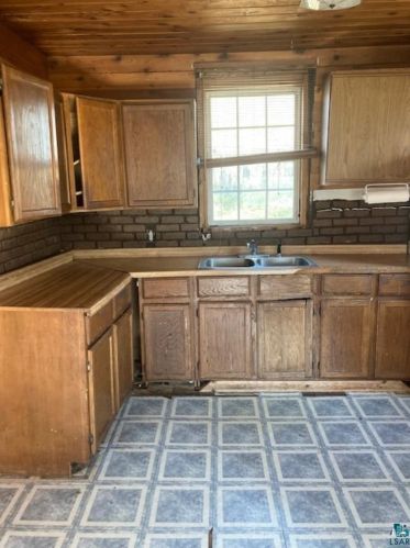 5385 Samuelson Rd, Duluth, MN 55811-9789