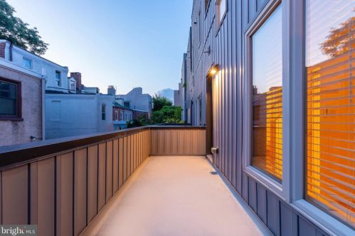 936 Leithgow St, Philadelphia PA 19123-1440 exterior