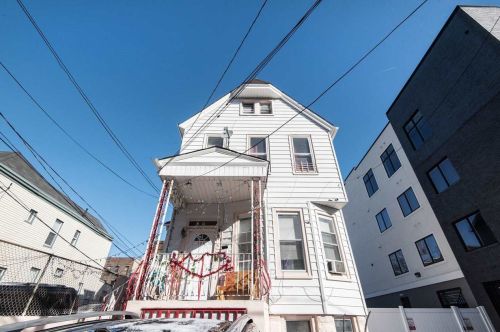 308 8th St, Union City, NJ 07087-4104