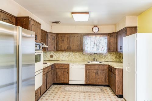 40 Kent Rd, Valley Stream NY 11580-3333 exterior