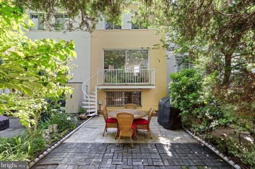 859 3rd St, Washington DC 20024-3105 exterior