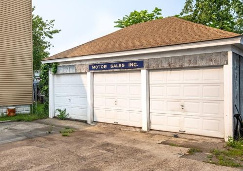 629 Front St, Woonsocket RI 02895-4351 exterior