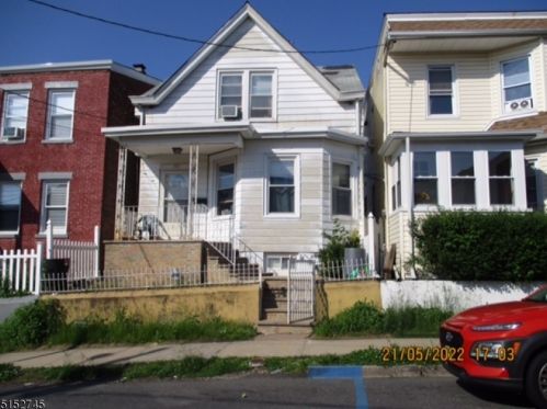 172 Carbon St, Paterson, NJ 07522-1231