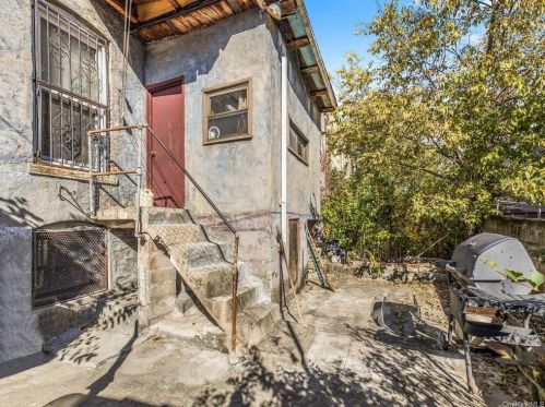 2224 Valentine Ave, Bronx NY 10458-7139 exterior