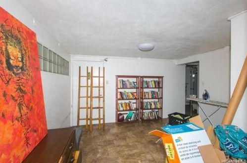 2227 Date St, Honolulu HI 96816-1024 exterior